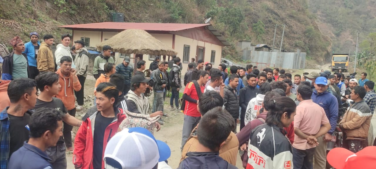 तामाकोशी पाँचौंको कामकाज ठप्प, ठेकेदार कम्पनीले लापरवाही गरेको आरोप