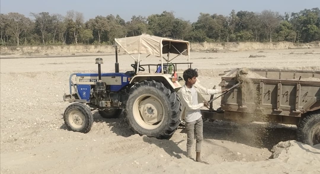 रौतहटको लालबकैया नदीमा प्रहरी, वन र स्थानीय निकायलाई ‘मिलाएर’ अवैध उत्खनन